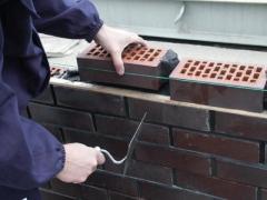 Каменьщики на кладку клинкерного кирпича в берлин