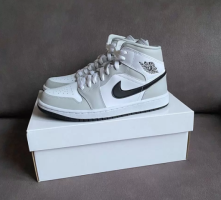 Nike air jordan 1 mid