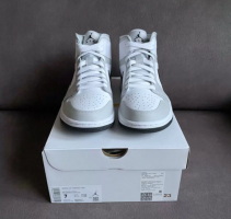 Nike air jordan 1 mid