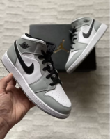 Nike air jordan 1 mid