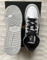 Nike air jordan 1 mid