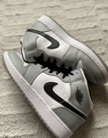 Nike air jordan 1 mid