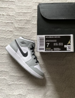 Nike air jordan 1 mid